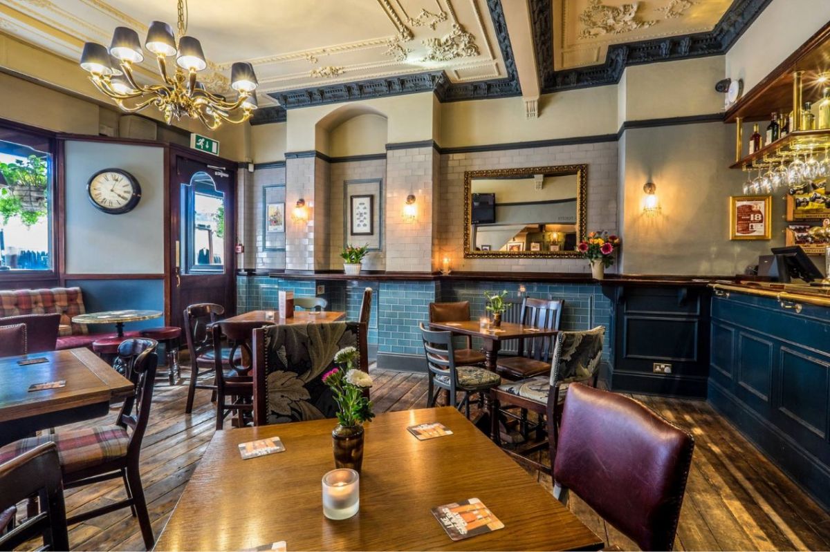 Love History And Booze Discover The Oldest Pubs In London To Get A 
